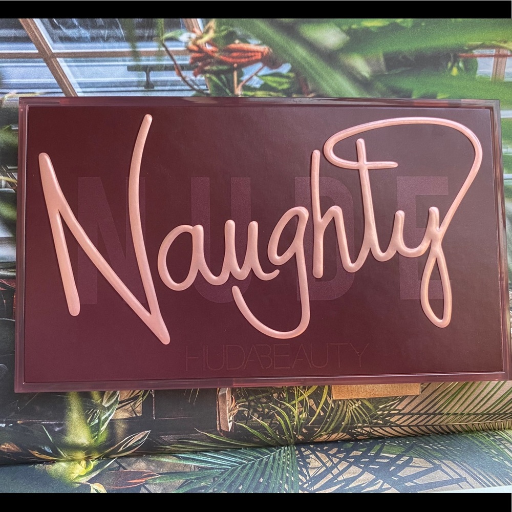 Huda Beauty Naughty Nude Eye Shadow Palette